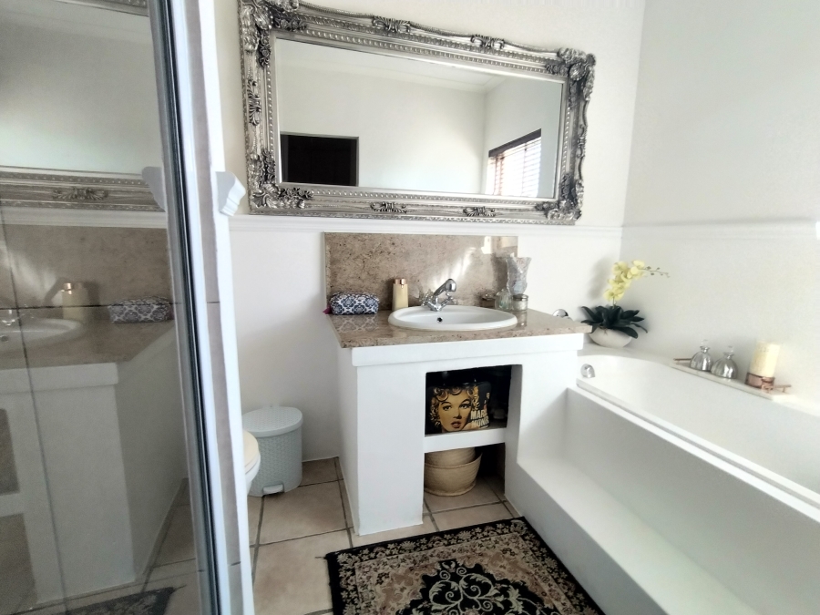 To Let 4 Bedroom Property for Rent in Haasendal Western Cape